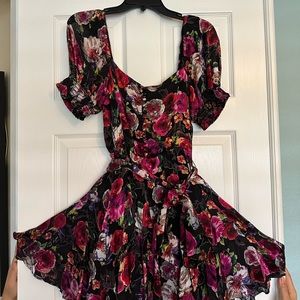 Alice+Olivia stunning floral mini dress. In like new condition. Size 4.